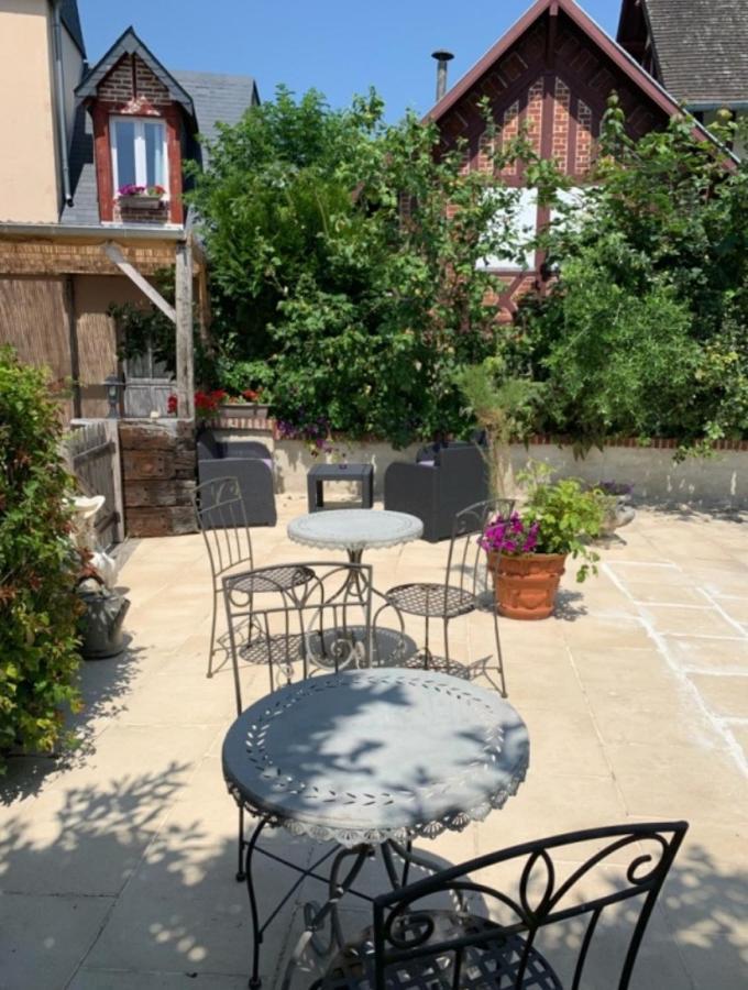 Chambres D'Hotes Les Roches Noires Trouville-sur-Mer Bagian luar foto